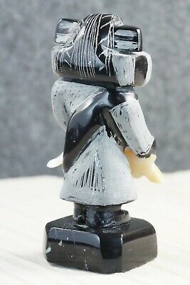Hunter Zuni Fetish Carving - Russell Shack