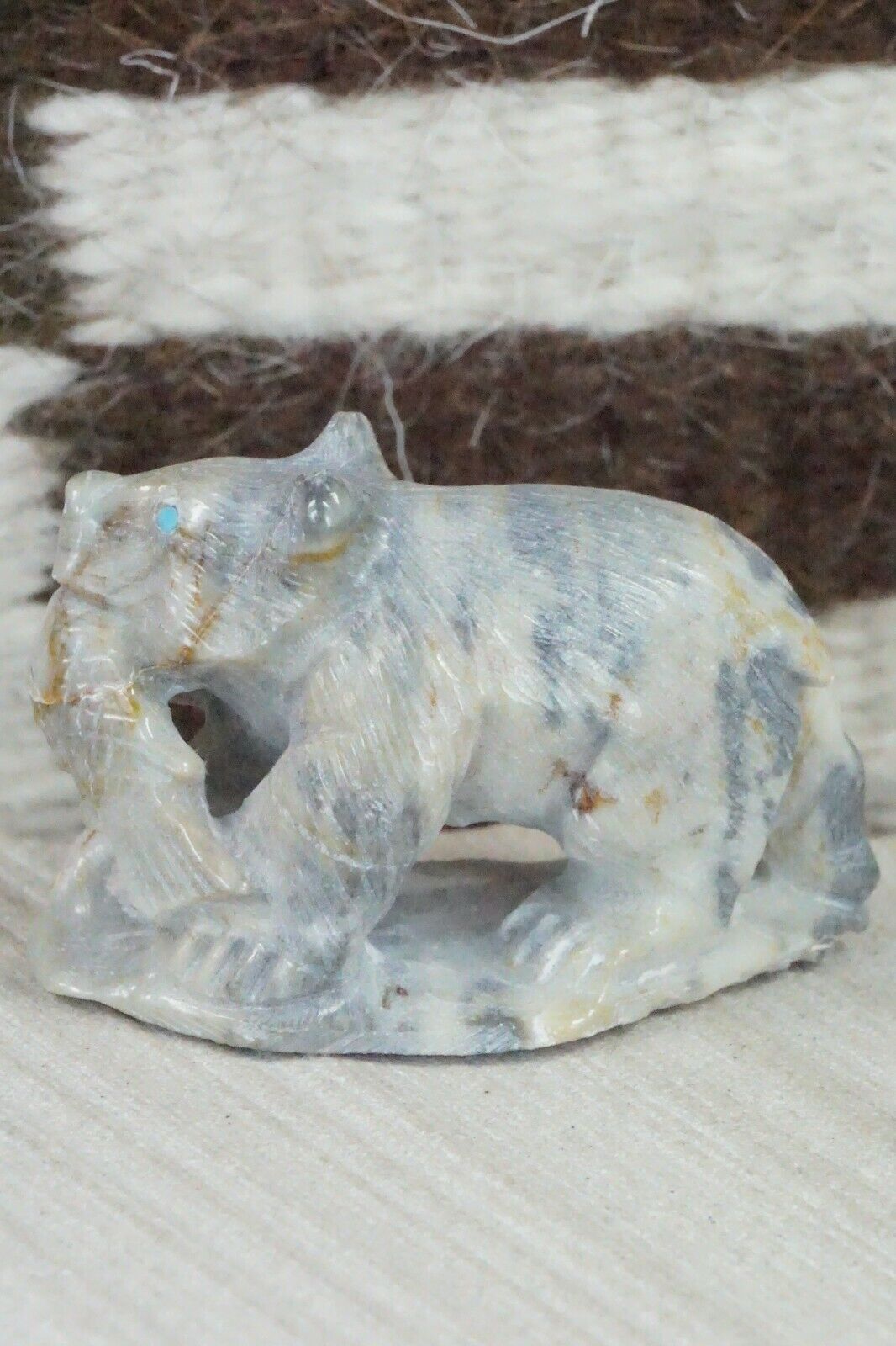Bear Zuni Fetish Carving - Derrick Kaamasee