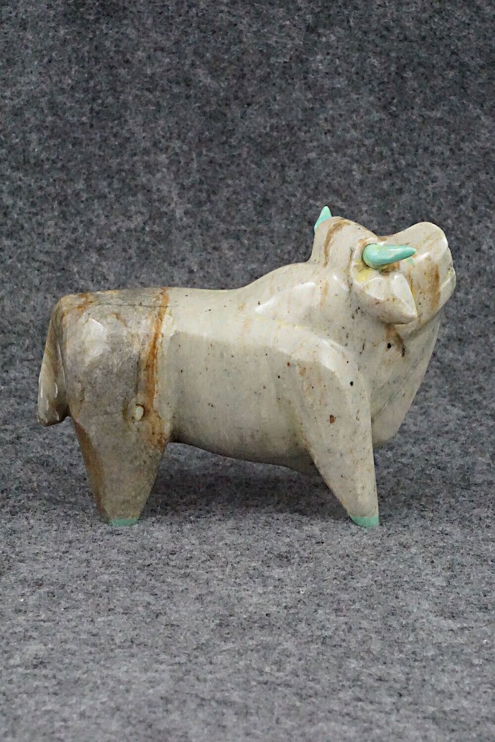 Bull Zuni Fetish Carving - Enrike Leekya