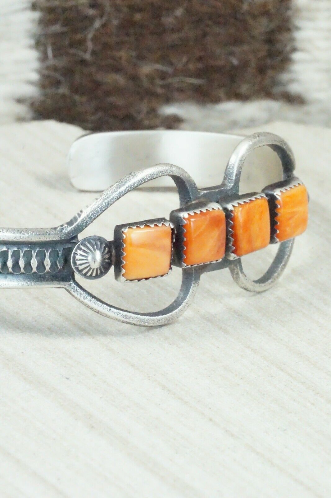 Spiny Oyster and Sterling Silver Bracelet - Eva & Linberg Billah