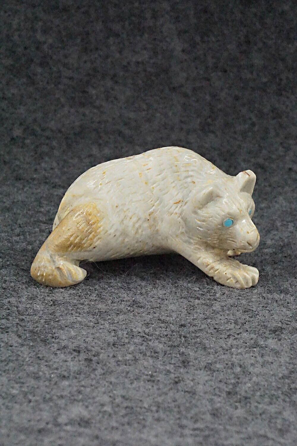 Bear Zuni Fetish Carving - Wilfred Cheama