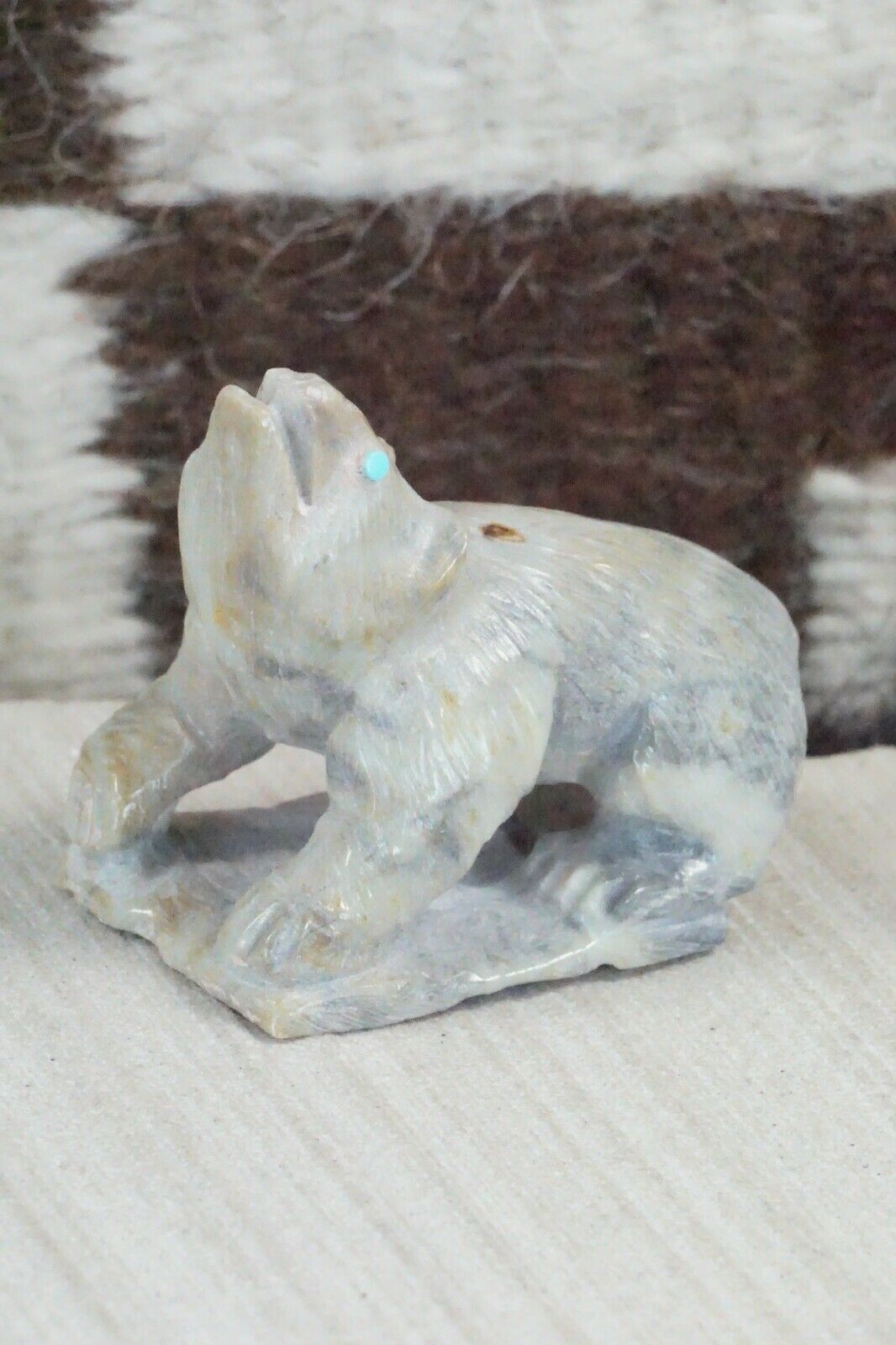 Bear Zuni Fetish Carving - Derrick Kaamasee