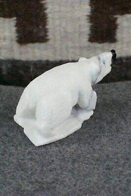 Bear Zuni Fetish Carving - Derrick Kaamasee