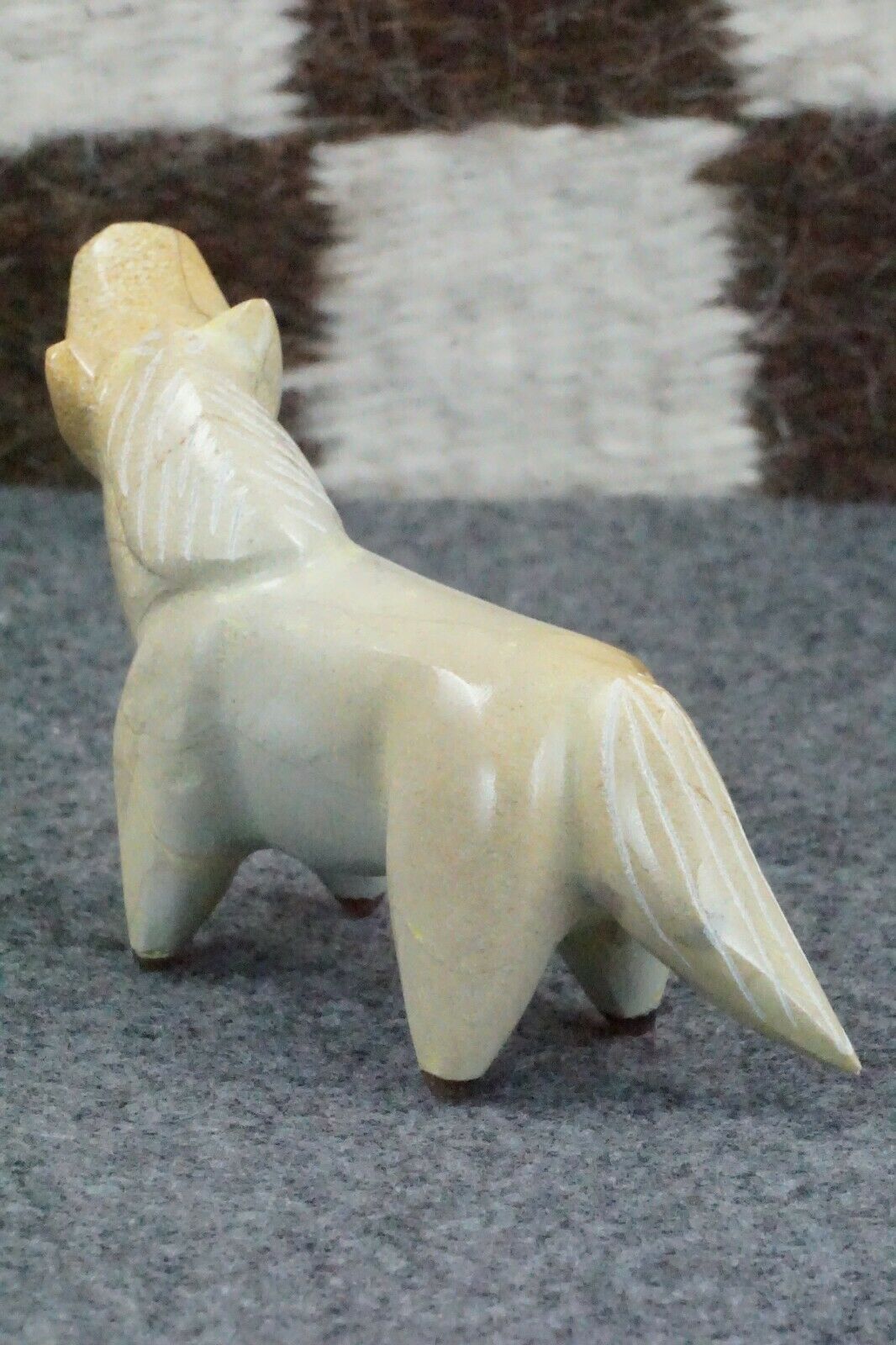 Horse Zuni Fetish Carving - Enrike Leekya