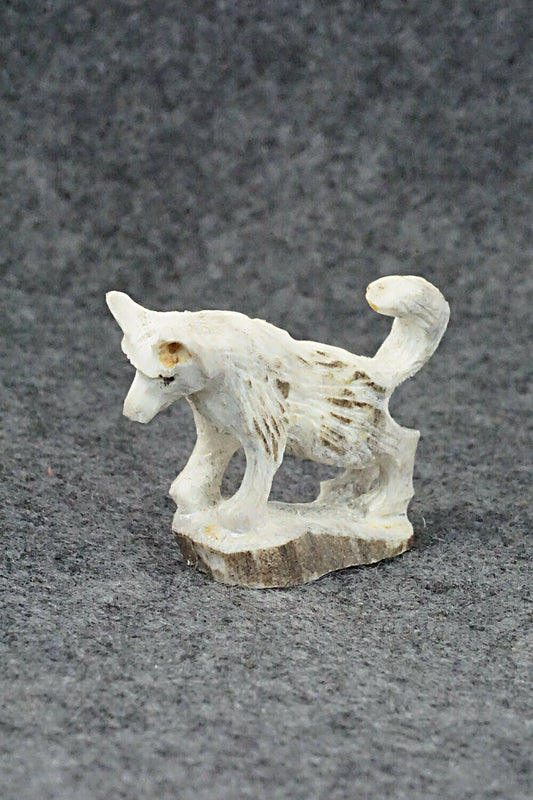Wolf Zuni Fetish Carving - Lewis Malie Jr.