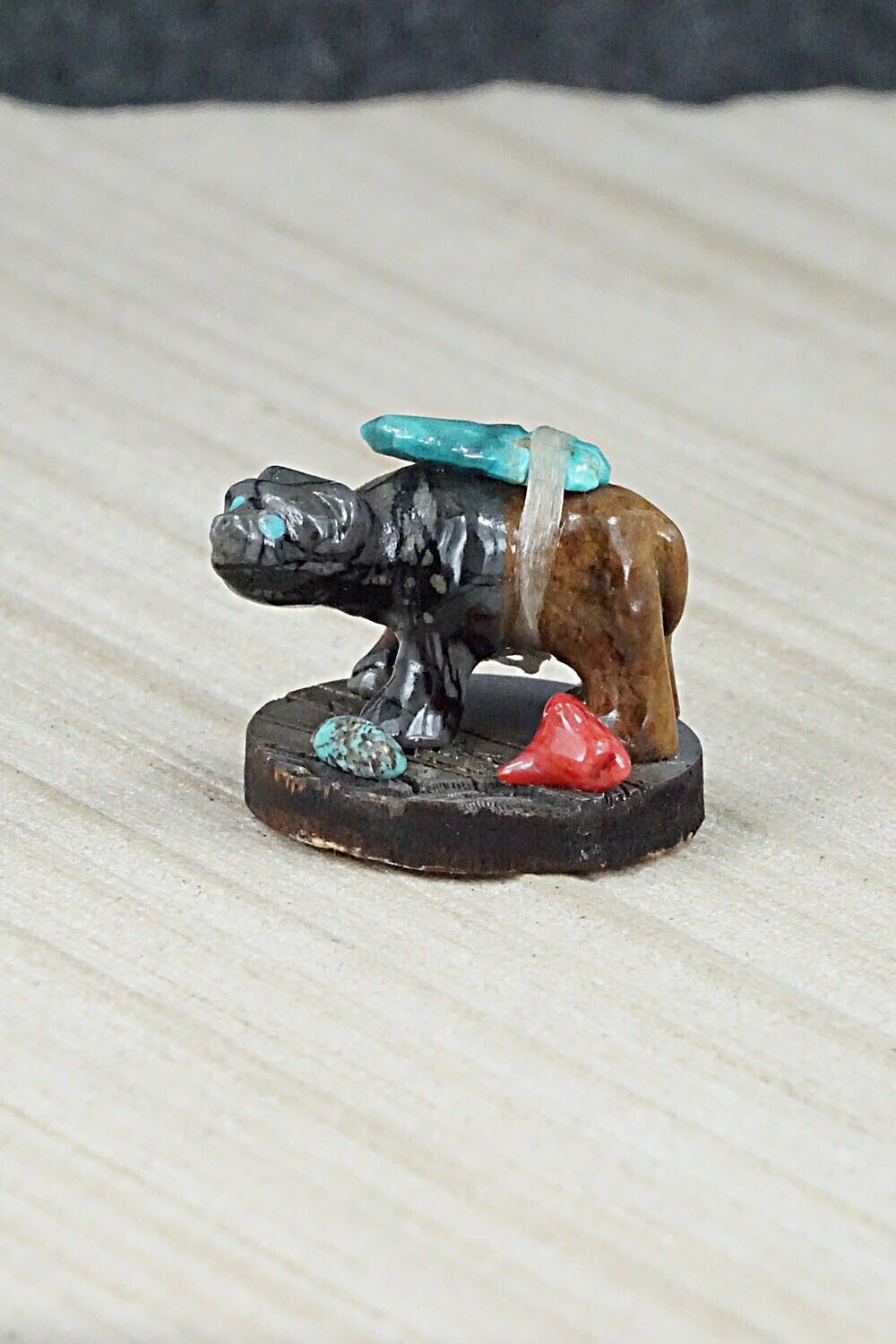 Bear Zuni Fetish Carving - Chris Nastacio