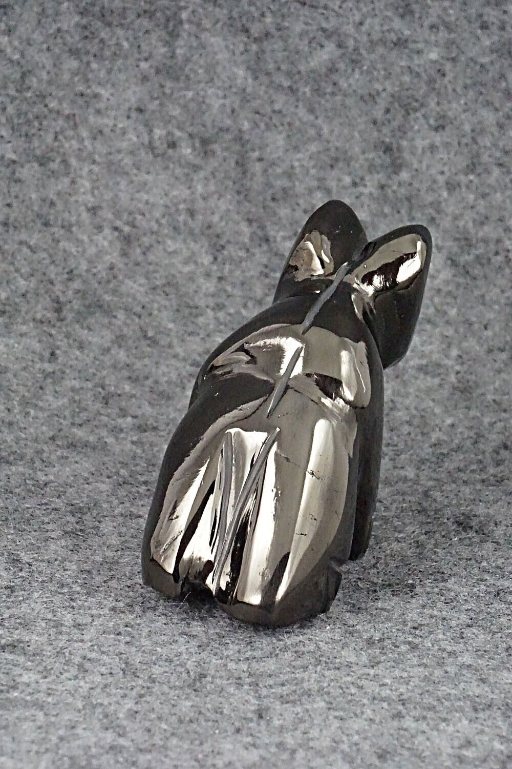 Bear Zuni Fetish Carving - Louise Ponchuella