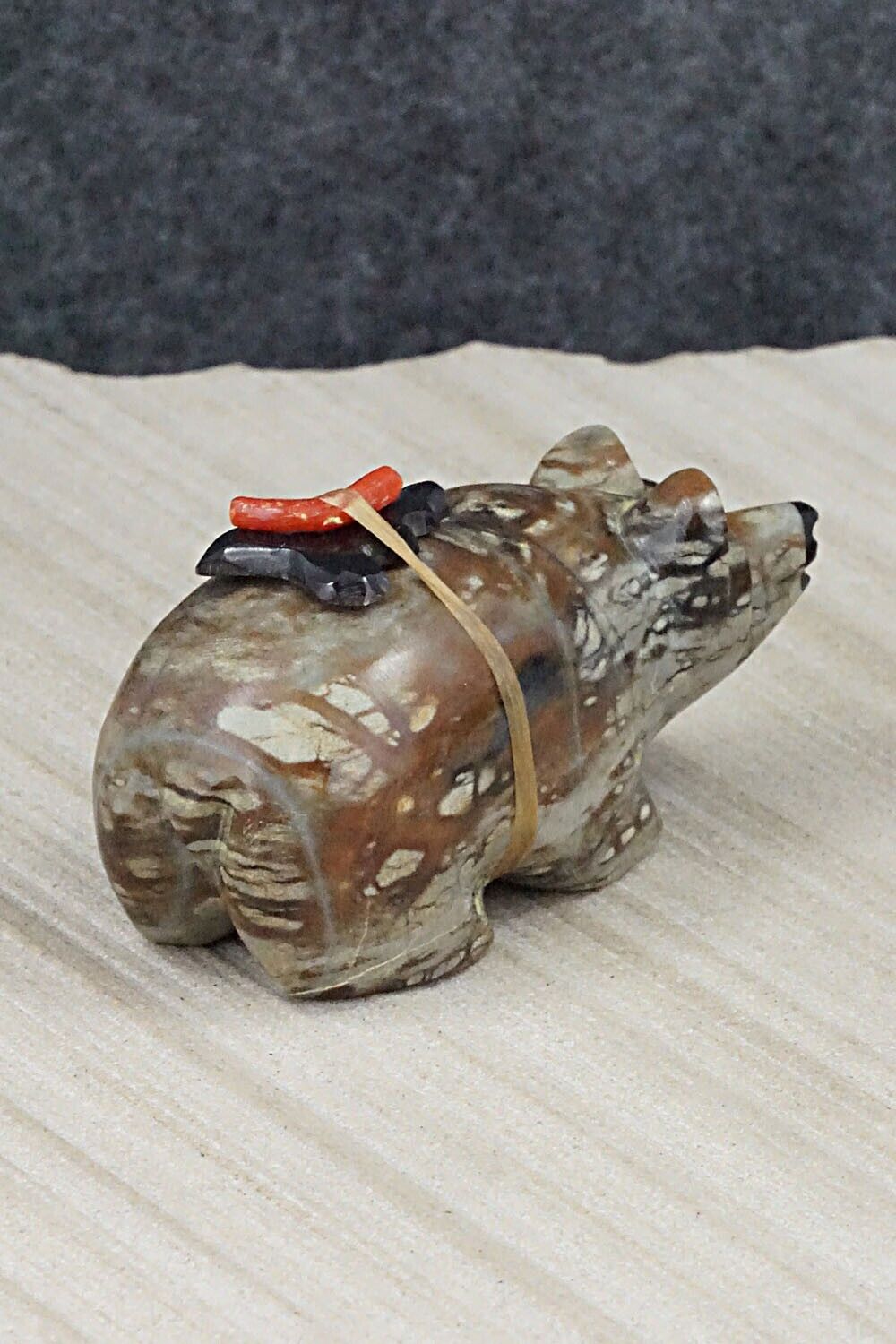 Bear Zuni Fetish Carving - Enrike Leekya