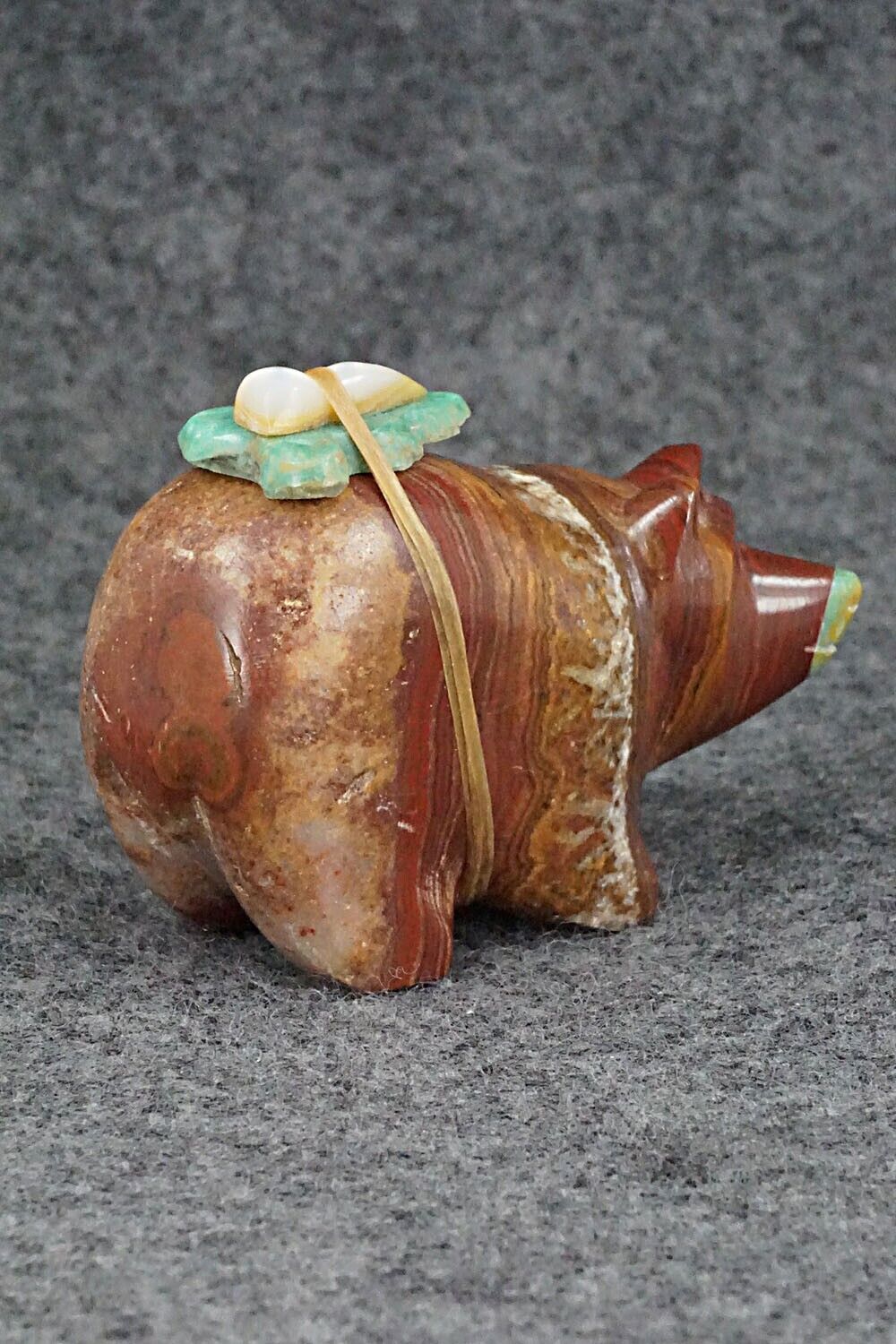 Bear Zuni Fetish Carving - Enrike Leekya