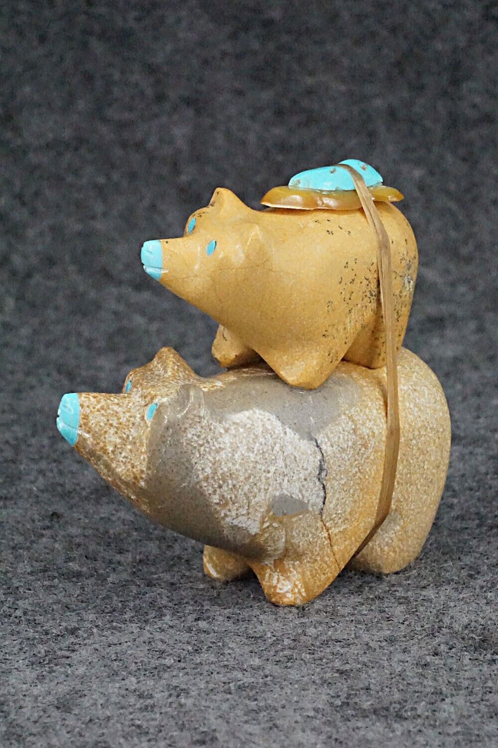 Bear Zuni Fetish Carving - Enrike Leekya