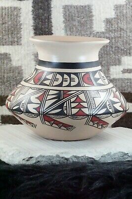 Hopi Pottery - A. Yesslith