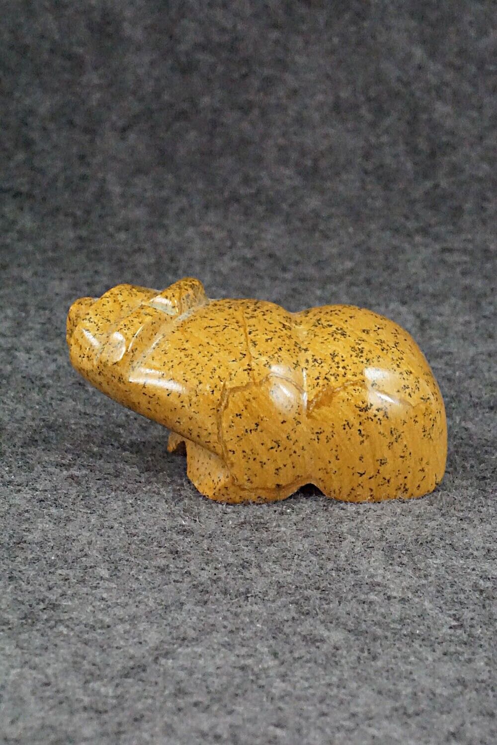 Bear Zuni Fetish Carving - Jessica Eriacho