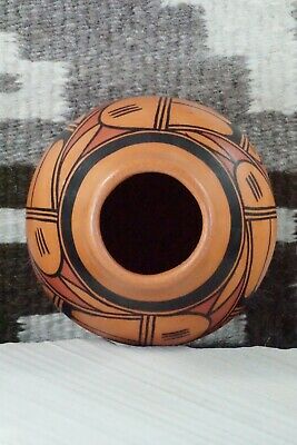 Hopi Pottery - A. Yesslith