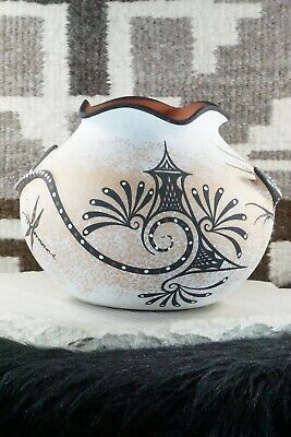 Zuni Pottery - Deldrick Cellicion
