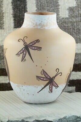 Zuni Pottery - Tara Edaakie