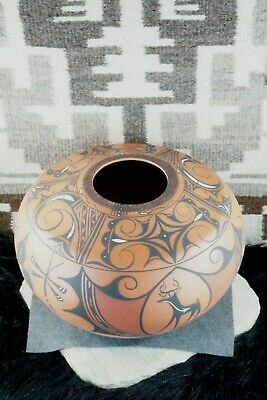 Zuni Pottery - Priscilla Peynetsa