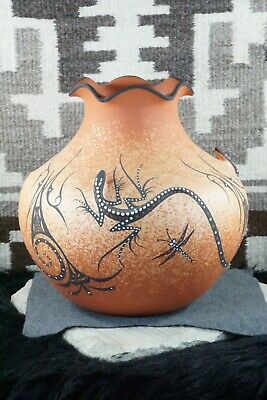 Zuni Pottery - Deldrick Cellicion