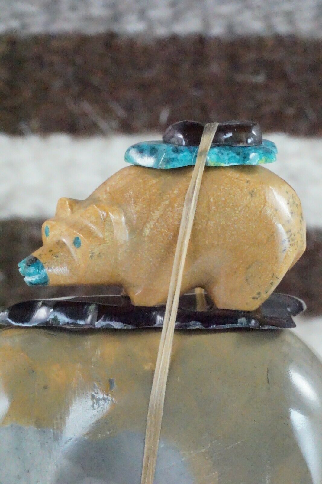 Bear Zuni Fetish Carving - Enrike Leekya