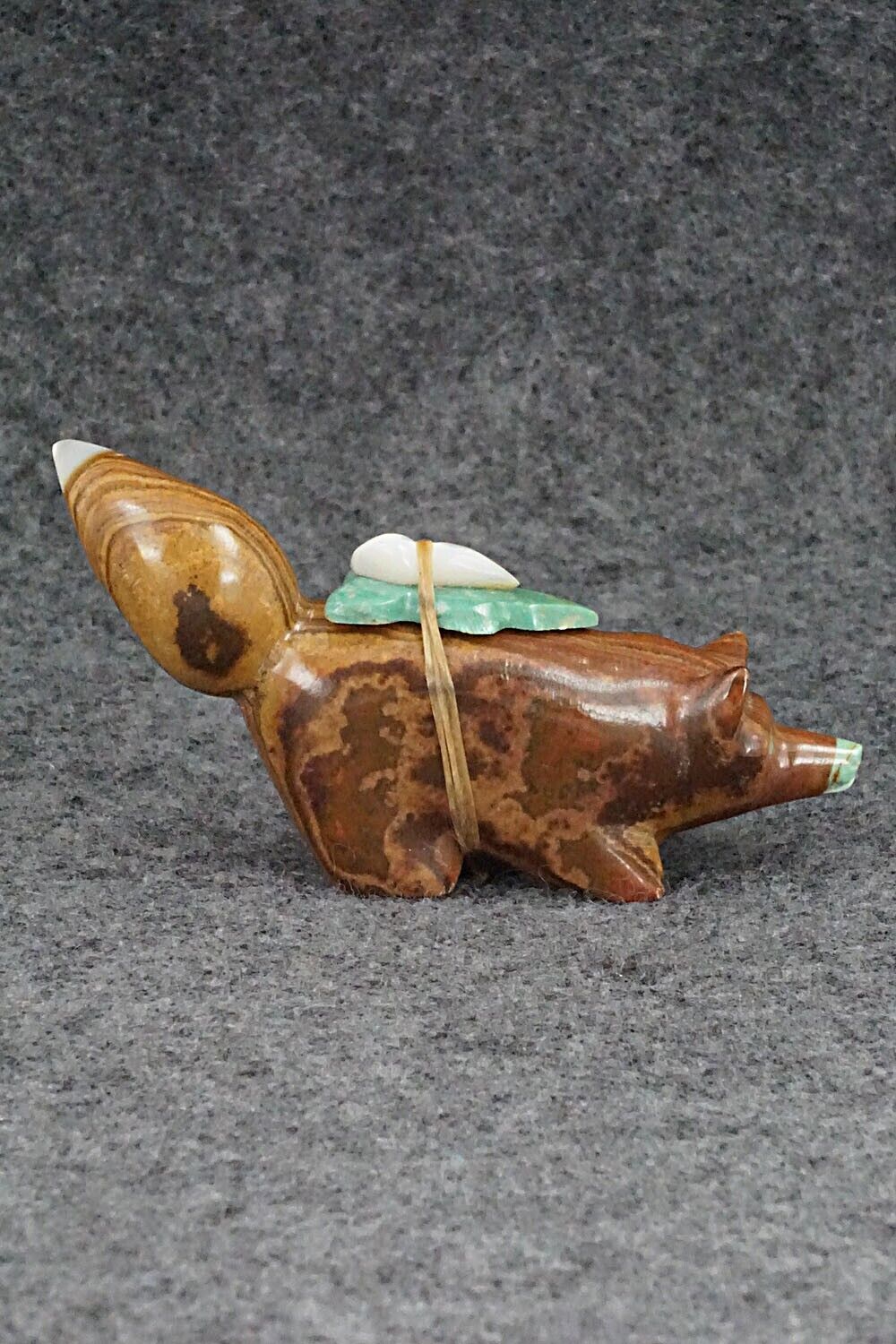 Wolf Zuni Fetish Carving - Enrike Leekya