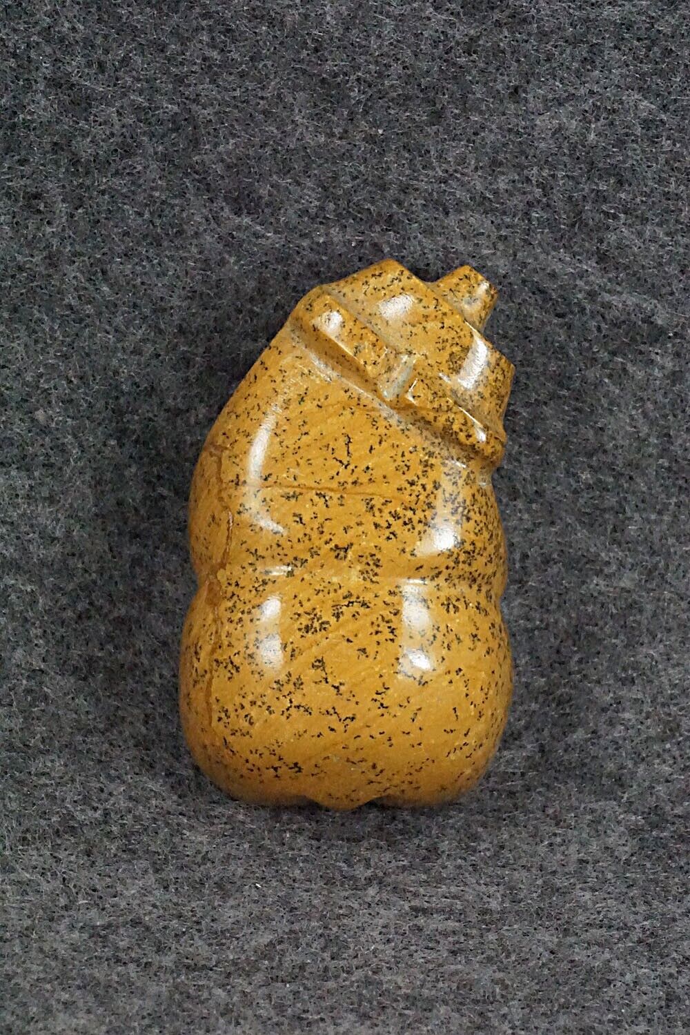 Bear Zuni Fetish Carving - Jessica Eriacho