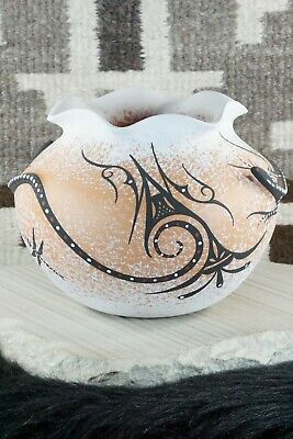 Zuni Pottery - Deldrick Cellicion