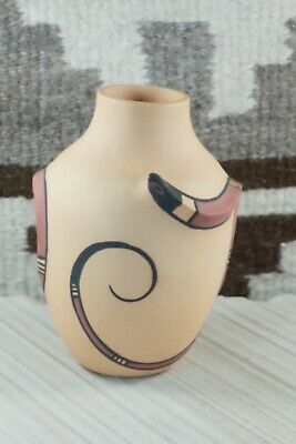 Zuni Pottery - Tara Edaakie