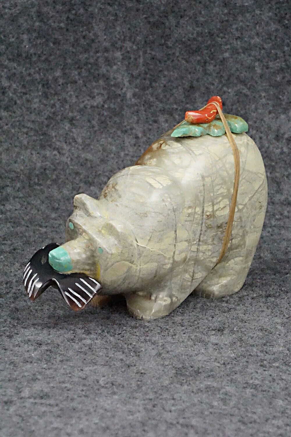 Bear with Fish Zuni Fetish Carving - Enrike Leekya