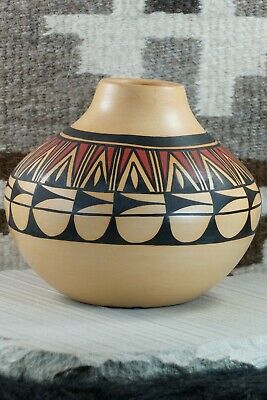Hopi Pottery - Alta Yesslith