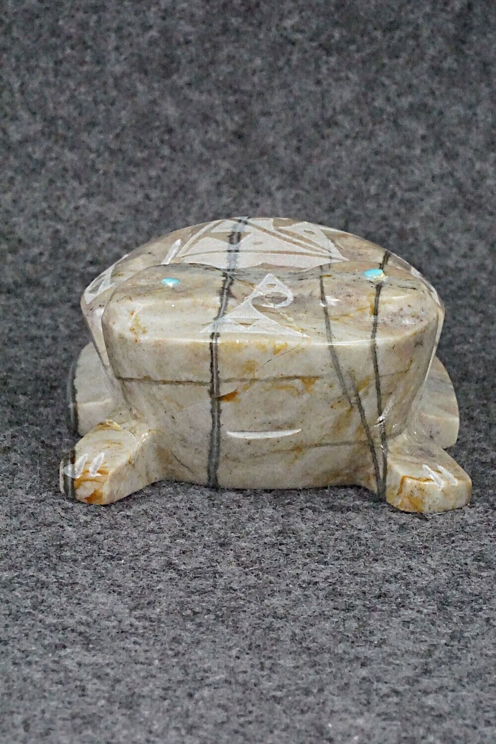 Frog Zuni Fetish Carving - Shannon Calavaza