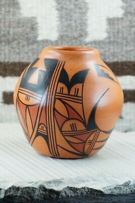 Hopi Pottery - A. Yesslith