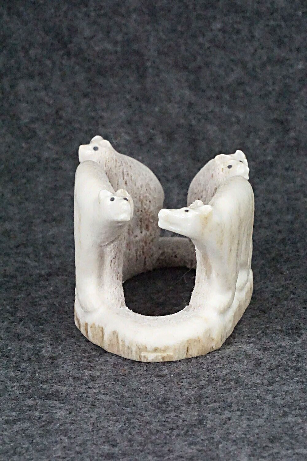 Bear Zuni Fetish Carving - Maxx Laate