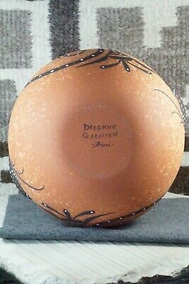 Zuni Pottery - Deldrick Cellicion