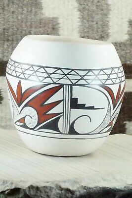 Hopi Pottery - A. Yesslith