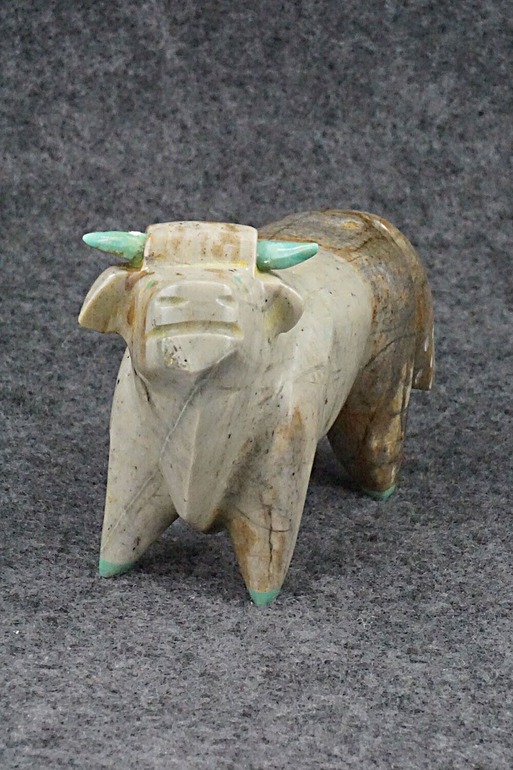 Bull Zuni Fetish Carving - Enrike Leekya