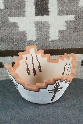 Zuni Pottery - Faylene Gchachu