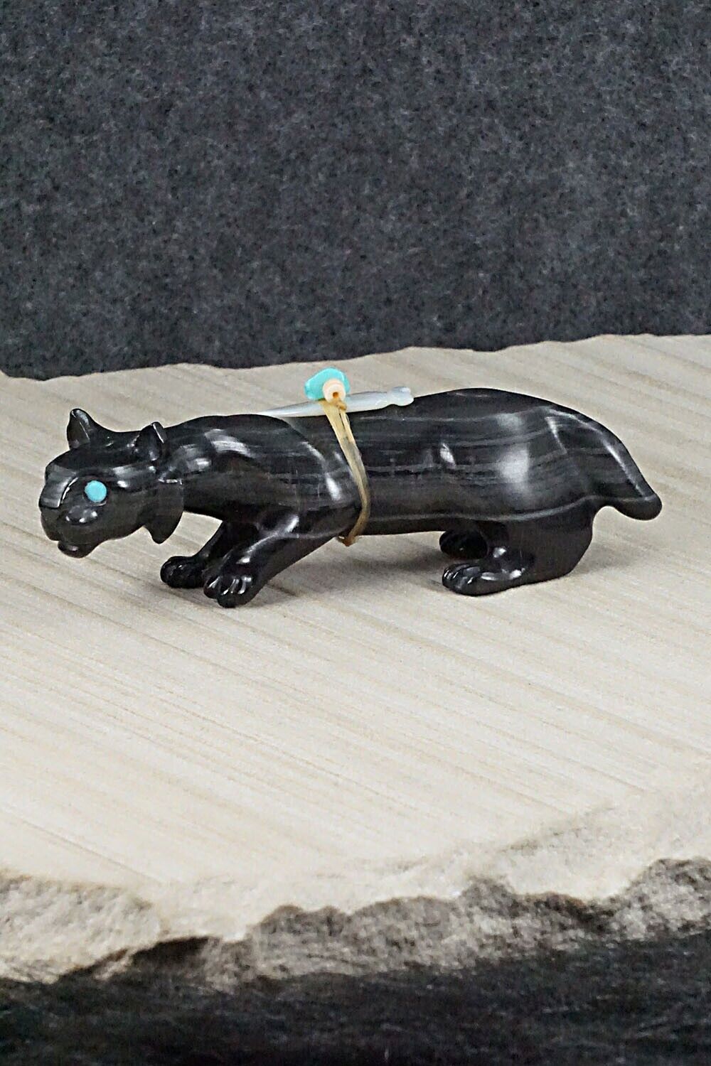 Bobcat Zuni Fetish Carving - Albert Eustace