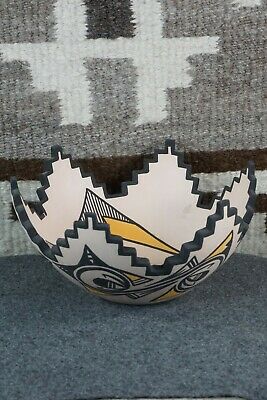 Zuni Pottery - Kalani Gchachu