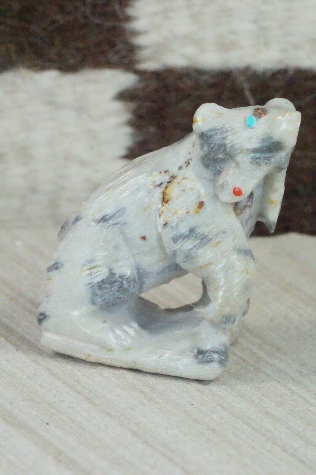Bear Zuni Fetish Carving - Derrick Kaamasee