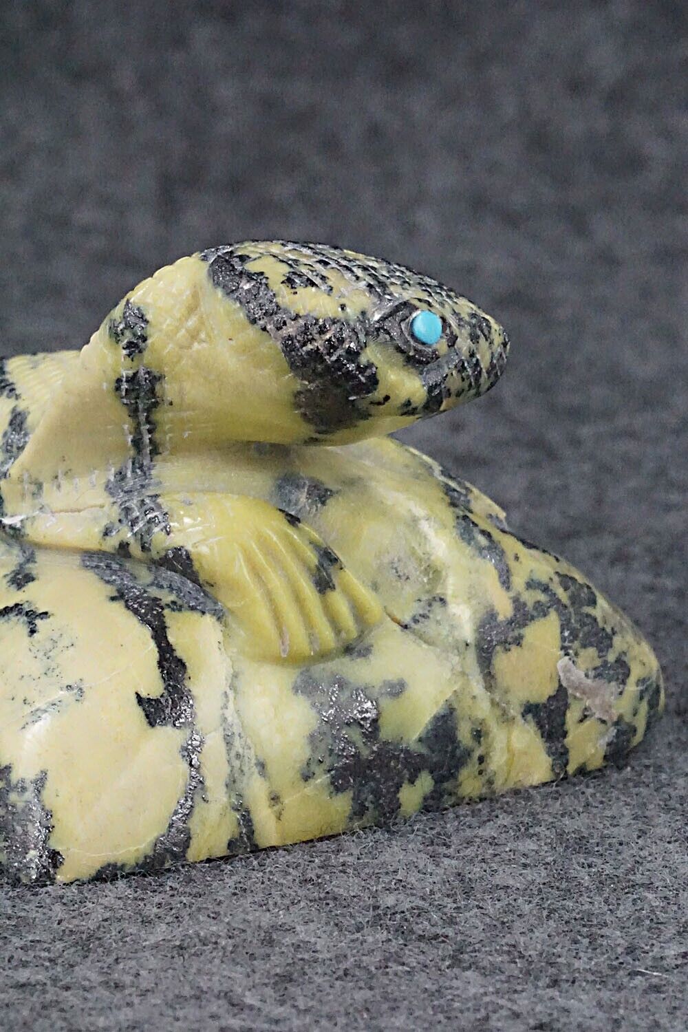 Lizard Zuni Fetish Carving - Hudson Sandy
