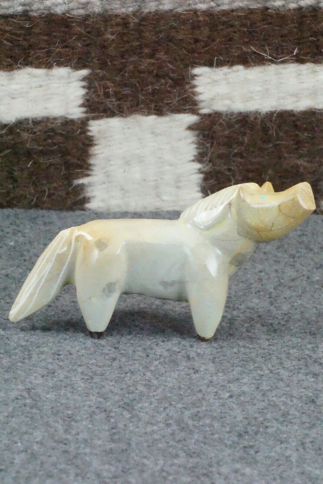 Horse Zuni Fetish Carving - Enrike Leekya