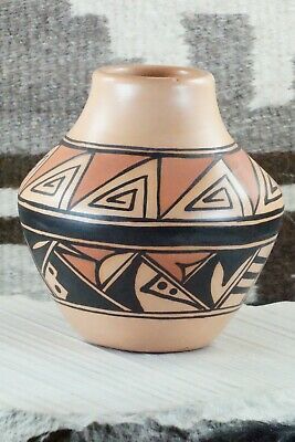 Hopi Pottery - A. Yesslith