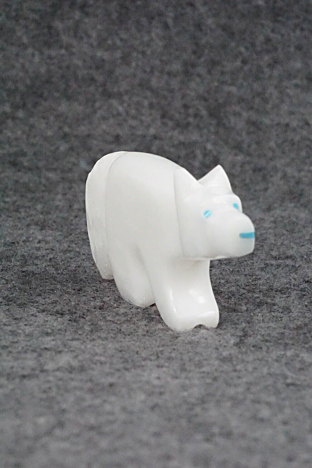 Wolf Zuni Fetish Carving - Rodney Laiwakete