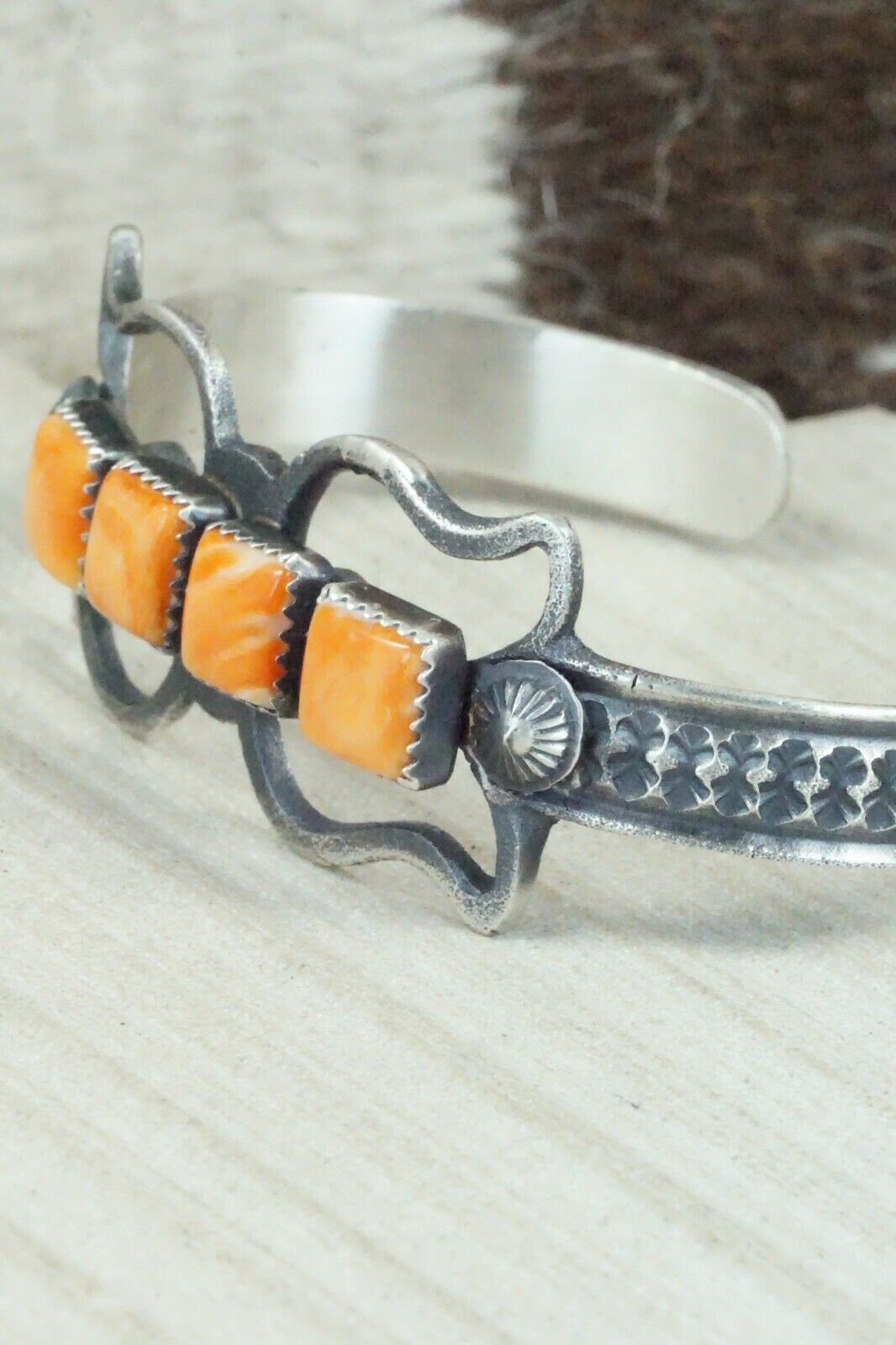 Spiny Oyster and Sterling Silver Bracelet - Eva & Linberg Billah