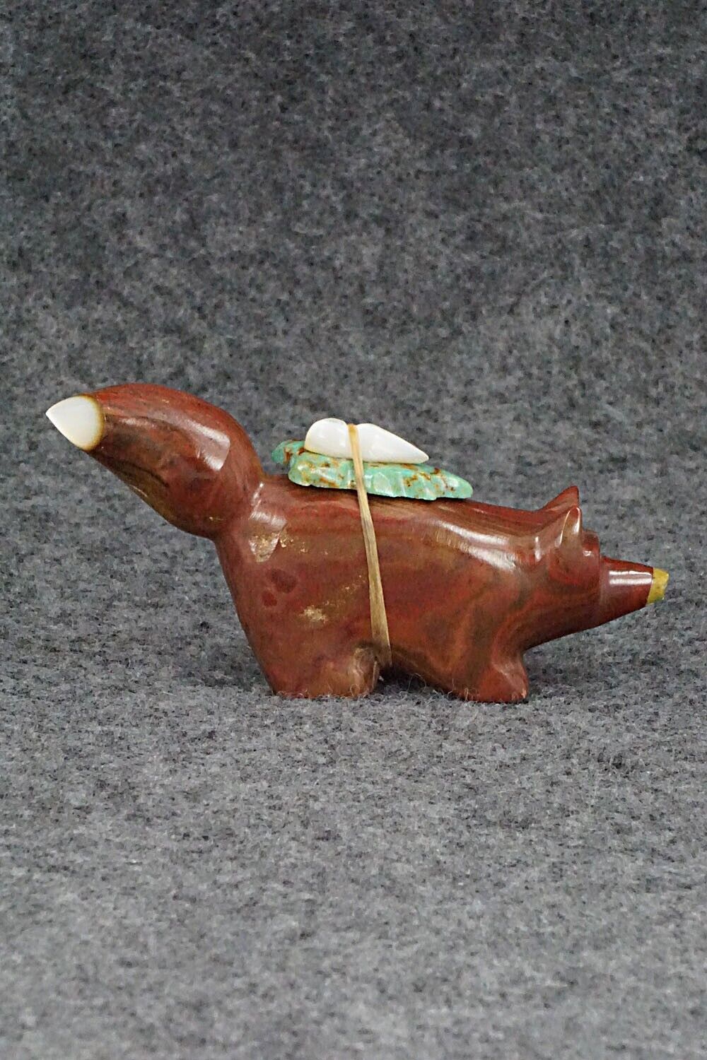 Wolf Zuni Fetish Carving - Enrike Leekya