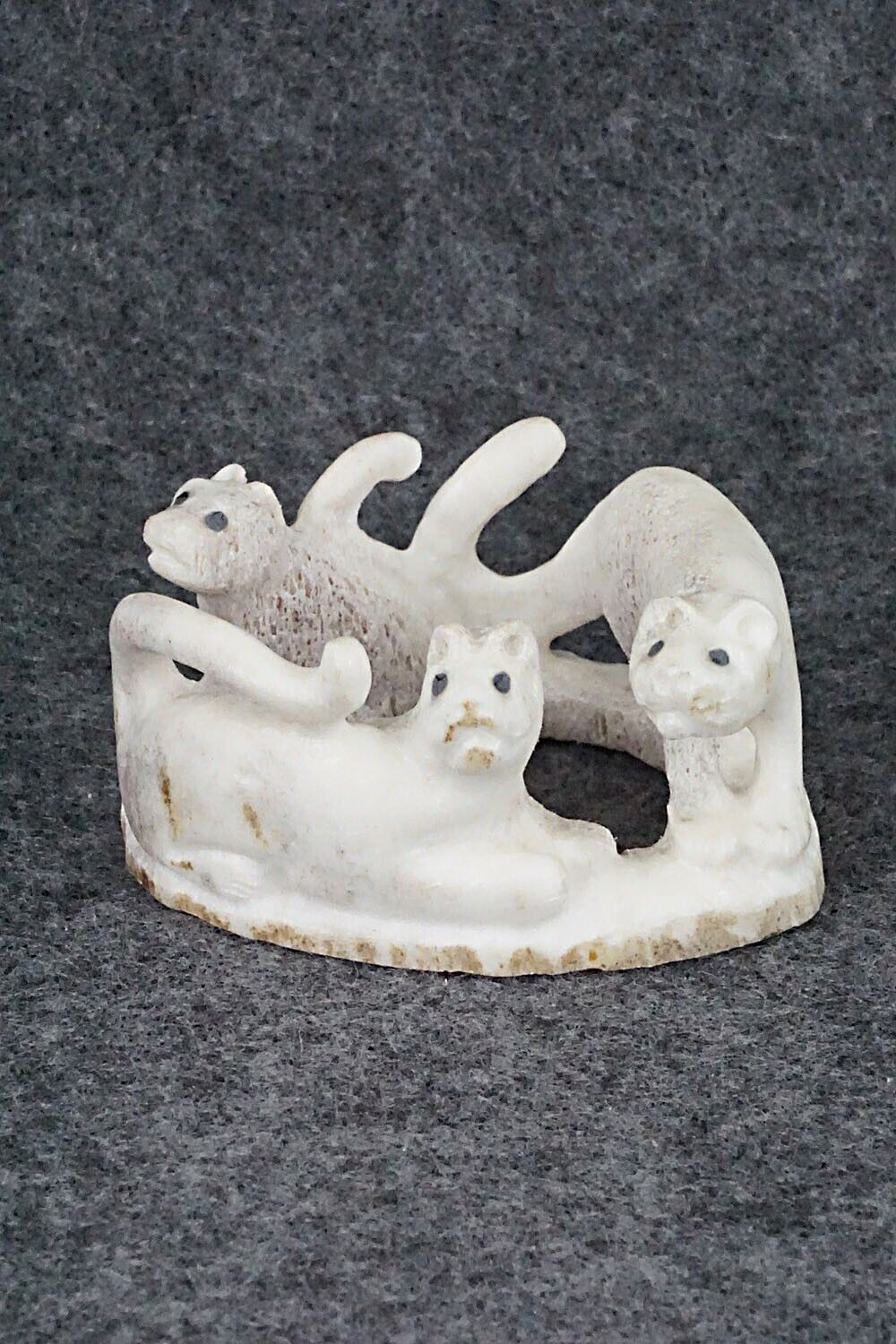 Mountain Lions Zuni Fetish Carving - Maxx Laate