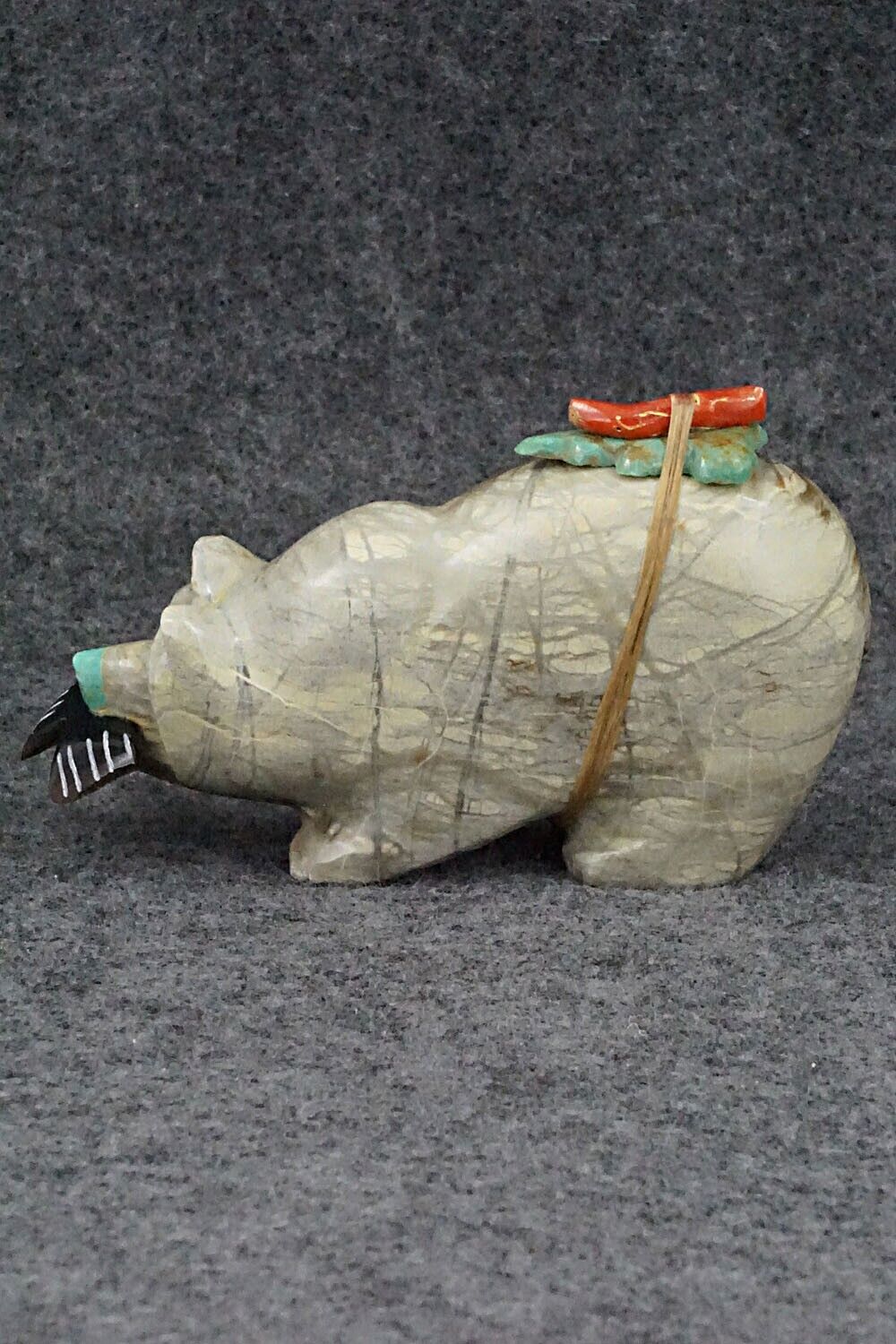 Bear with Fish Zuni Fetish Carving - Enrike Leekya