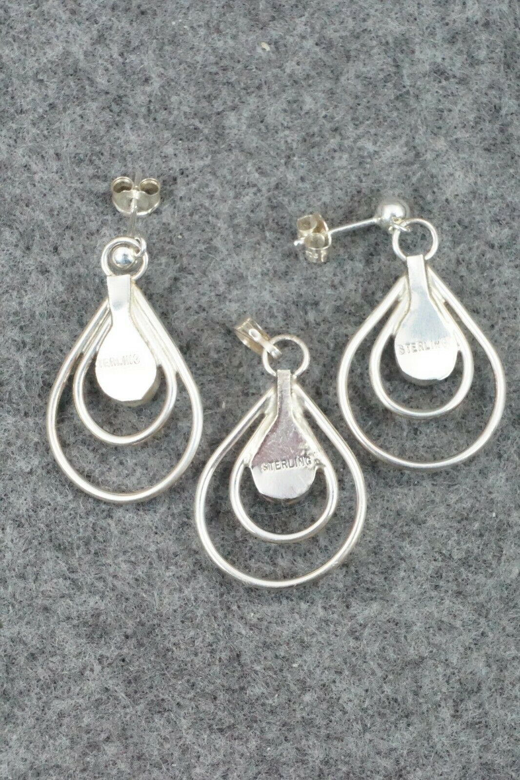 Spiny Oyster & Sterling Silver Pendant and Earrings - Navajo