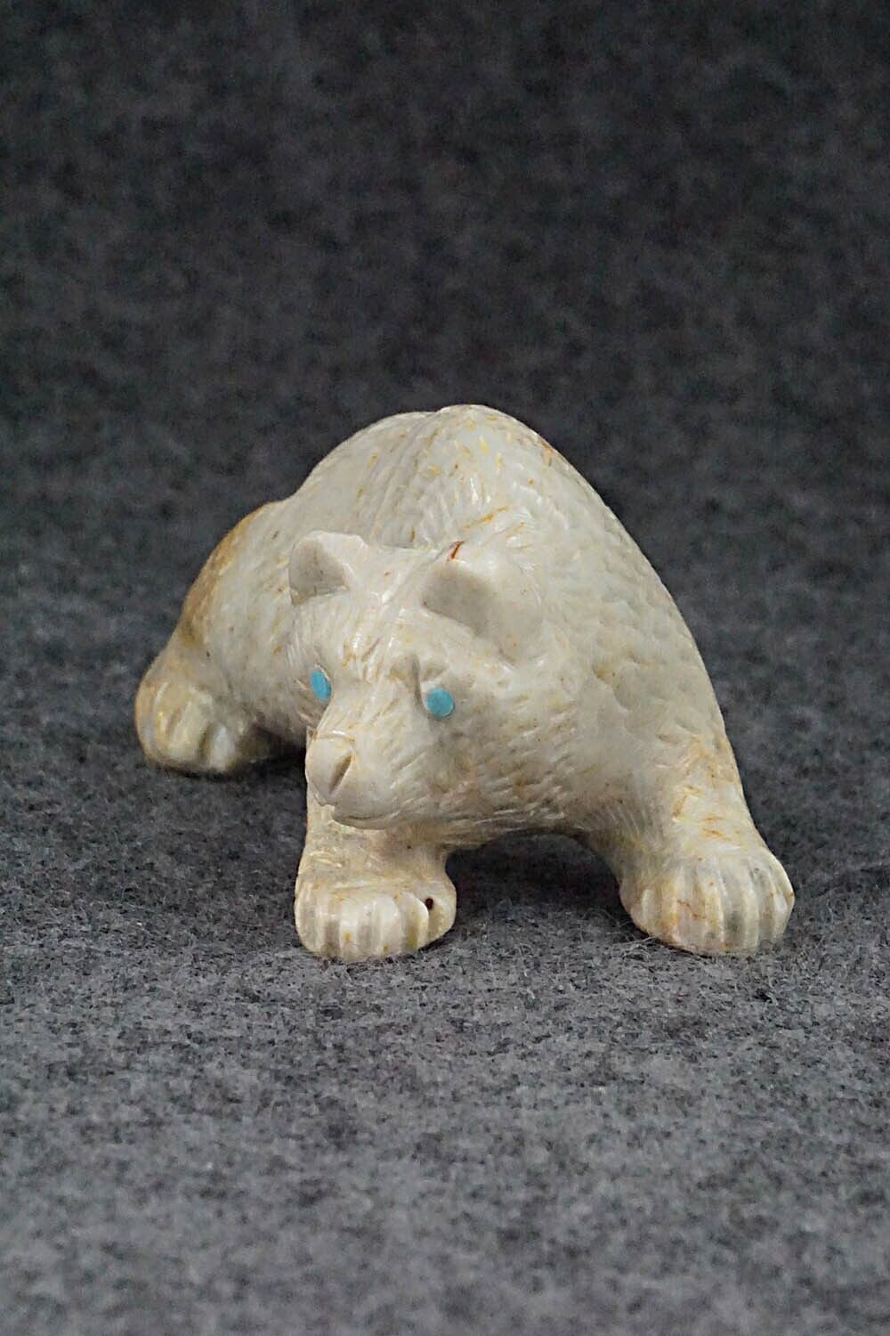 Bear Zuni Fetish Carving - Wilfred Cheama