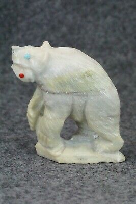 Bear Zuni Fetish Carving - Derrick Kaamasee
