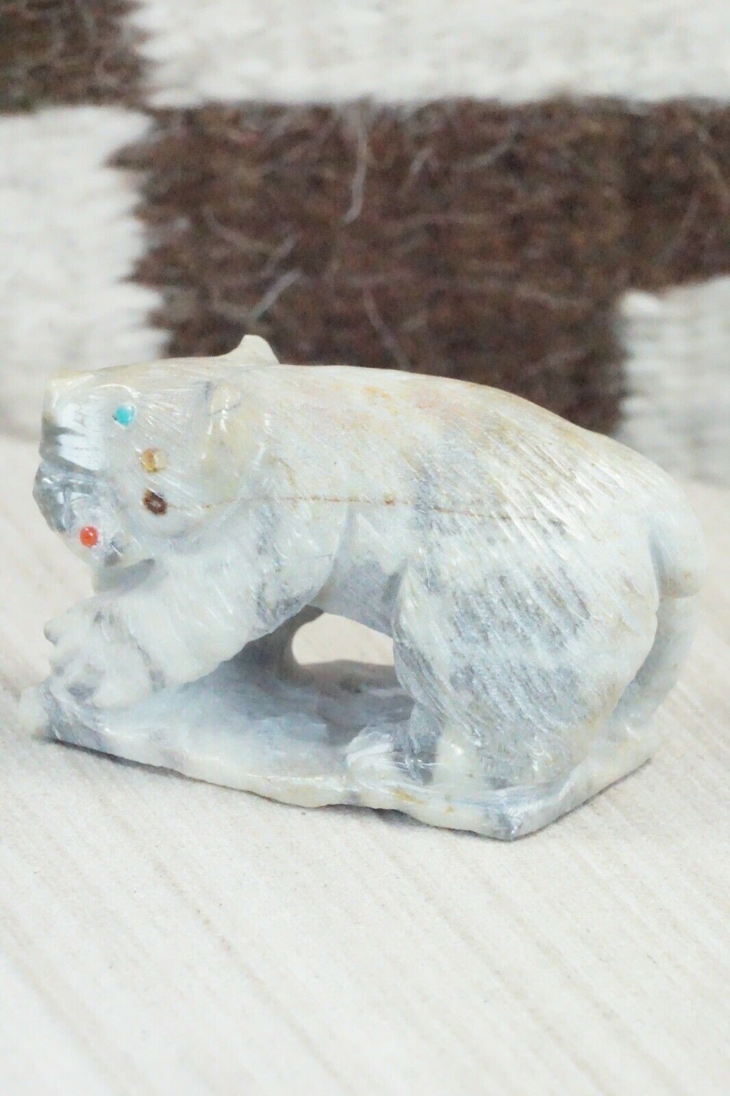 Bear Zuni Fetish Carving - Derrick Kaamasee